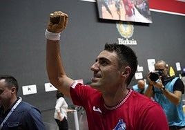 Etxeberria levanta el puño tras llevarse la final.