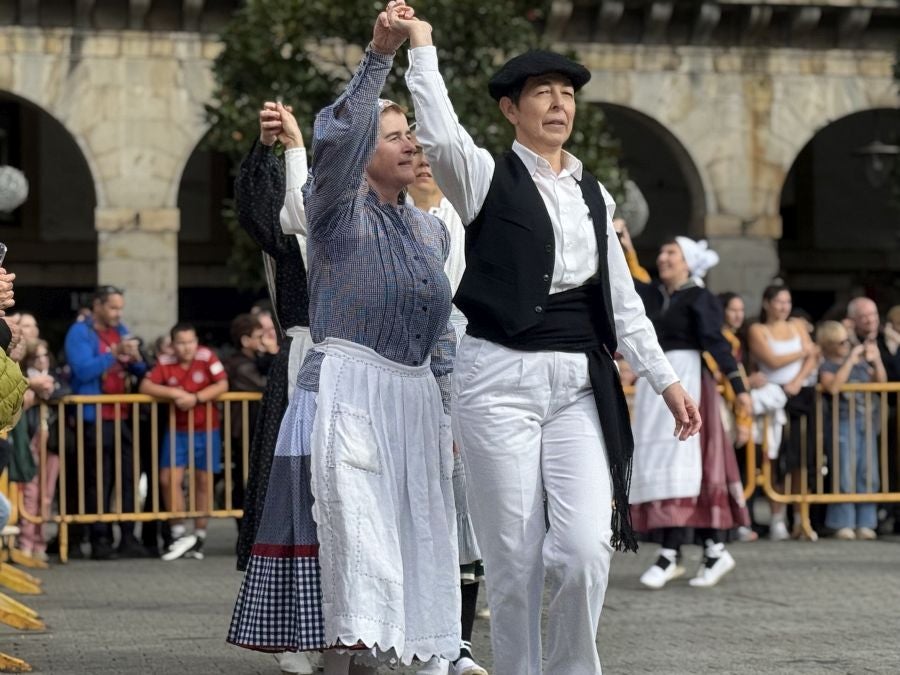Emotiva arku dantza intergeneracional