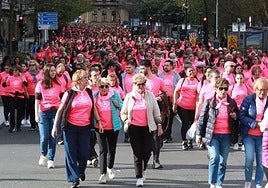 La marcha de Katxalin a su paso por el Boulevard este domingo en Donostia.