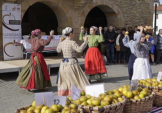 Sagar gutxi baina festa asko Gabirian
