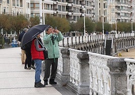 El lunes ha amanecido con cielos grises.
