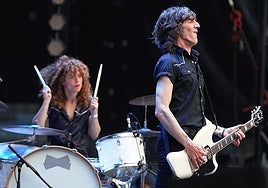 Niña Coyote eta Chico Tornado, durante el directo que ofrecieron en el macroconcierto de Fermin Muguruza en Anoeta.