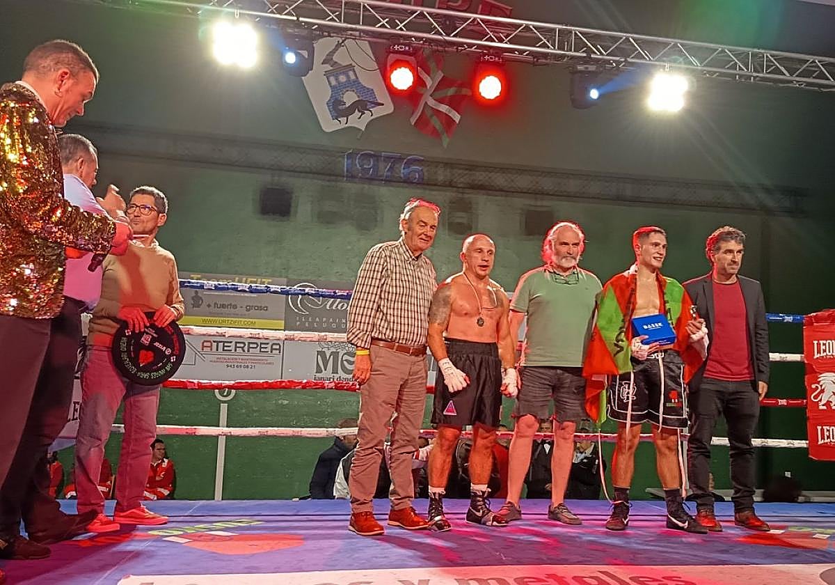 Erlantz Tejada (derecha) consiguió en Ormaiztegi su tercera victoria ante el ucraniano Priadko.