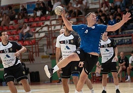 Pese a luchar hasta el final, el sénior masculino sucumbió ante un Amenabar Zarautz intratable que ha sumado un pleno de puntos.