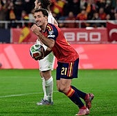 Oyarzabal celebra el tanto que supuso el 2-2.