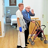 Cuidado de mayores en una residencia de Zestoa.