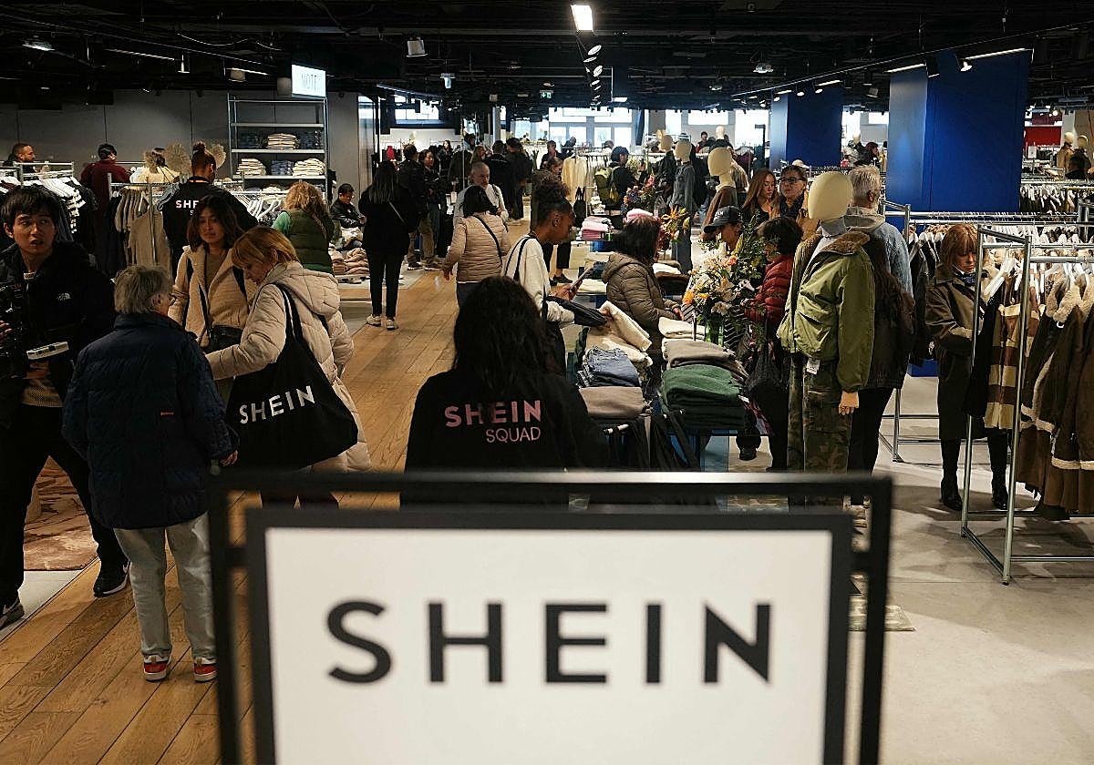 Apertura el pasado 5 de noviembre de una tienda de Shein en la planta superior de los grandes almacenes BHV Rivoli en París.