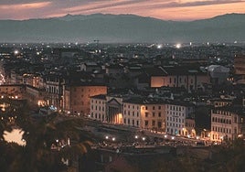 Vista del atardecer sobre las calles de Florencia.