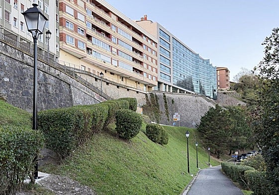 Lanak amaituta, farola berriak prest daude.