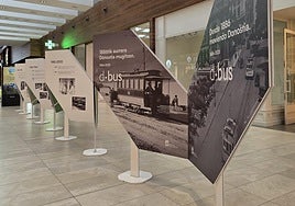 Uno de los paneles que resumen la historia de Dbus en Garbera.