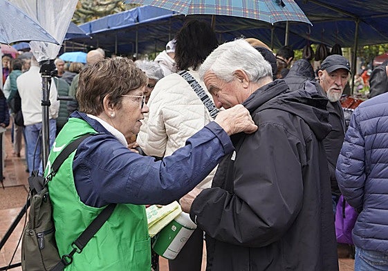 Una de las voluntarias locales durante la campaña realizada el 8 de noviembre en la villa.