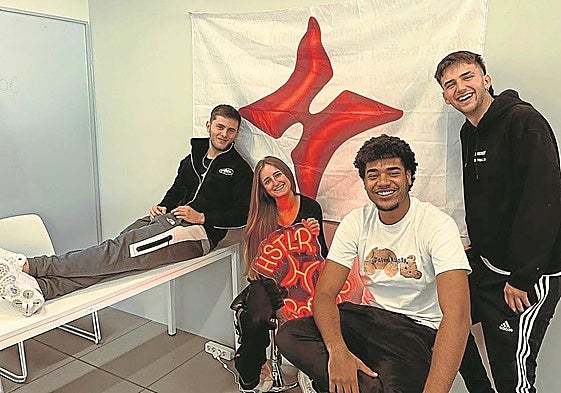 HSTLR Records está formado por Mawete Barros, Amets Vázquez, Alex Sanse y Amets Lanchas.