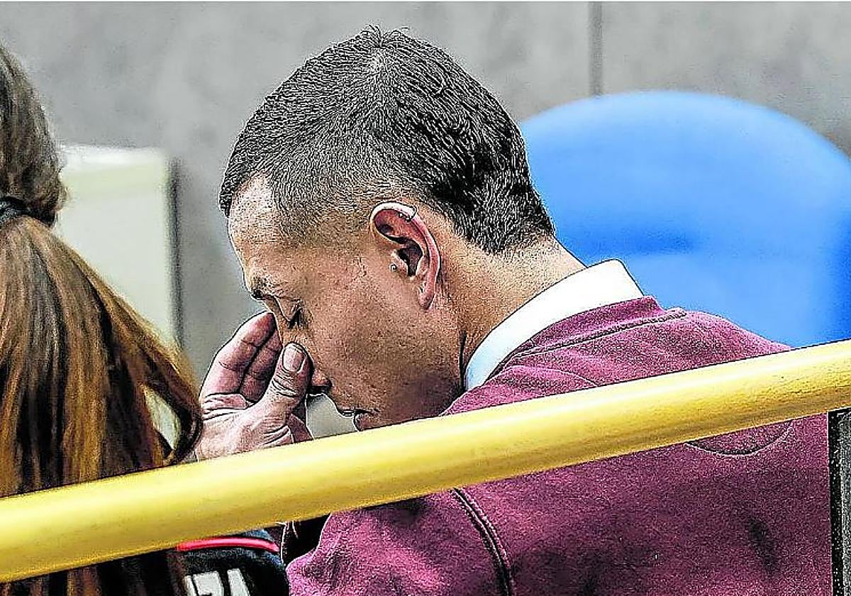 El acusado, Nelson David Moreno Bolaños, en el banquillo durante el primer juicio en la Audiencia vizcaína.