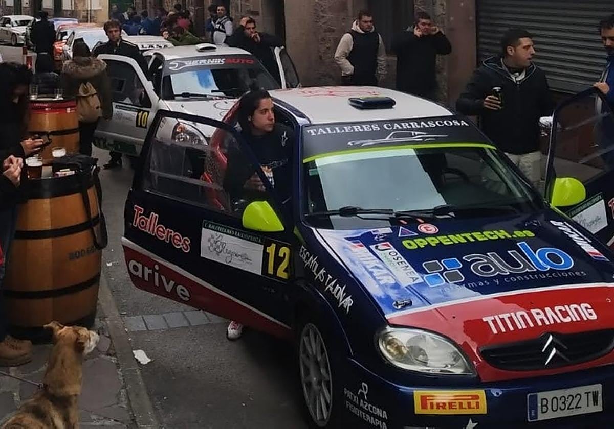 Coches del Rally por las calles de Doneztebe.
