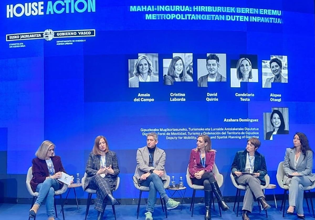 Laborda compartió coloquio con alcaldes de otras ciudades afectadas por sus respectivas capitales.