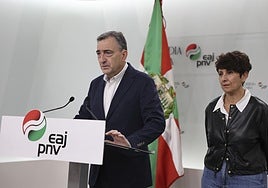 Aitor Esteban y Maribel Vaquero en Sabin Etxea.