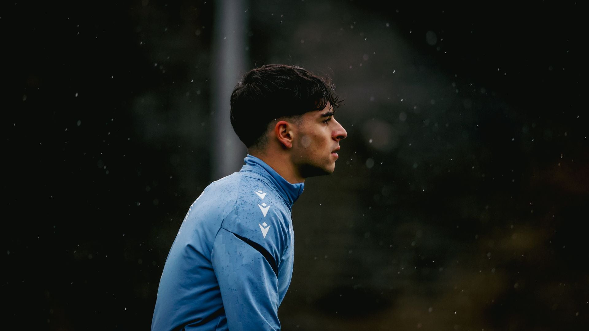 Reagrupamiento bajo el frío y la lluvia en Zubieta