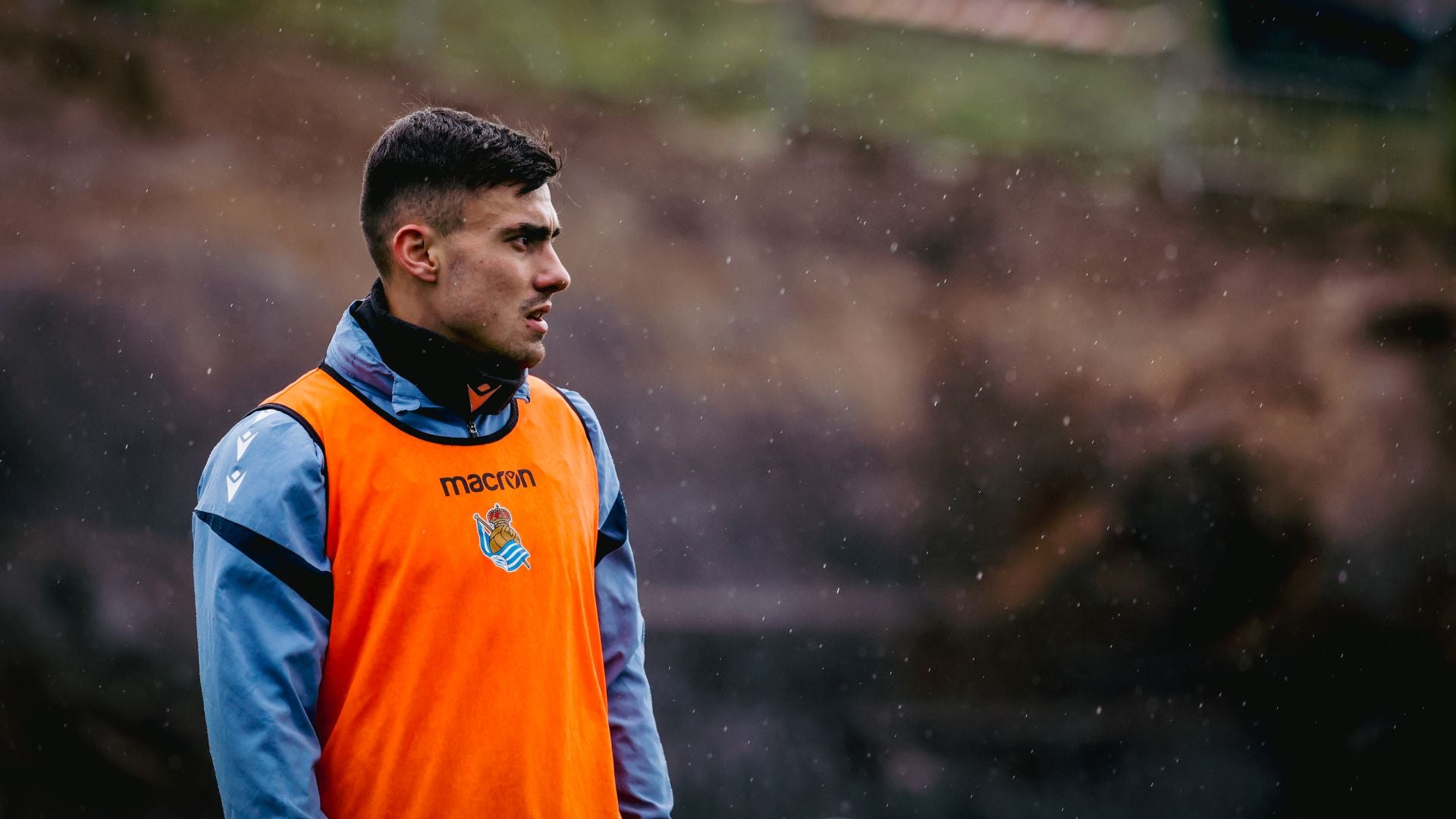 Reagrupamiento bajo el frío y la lluvia en Zubieta