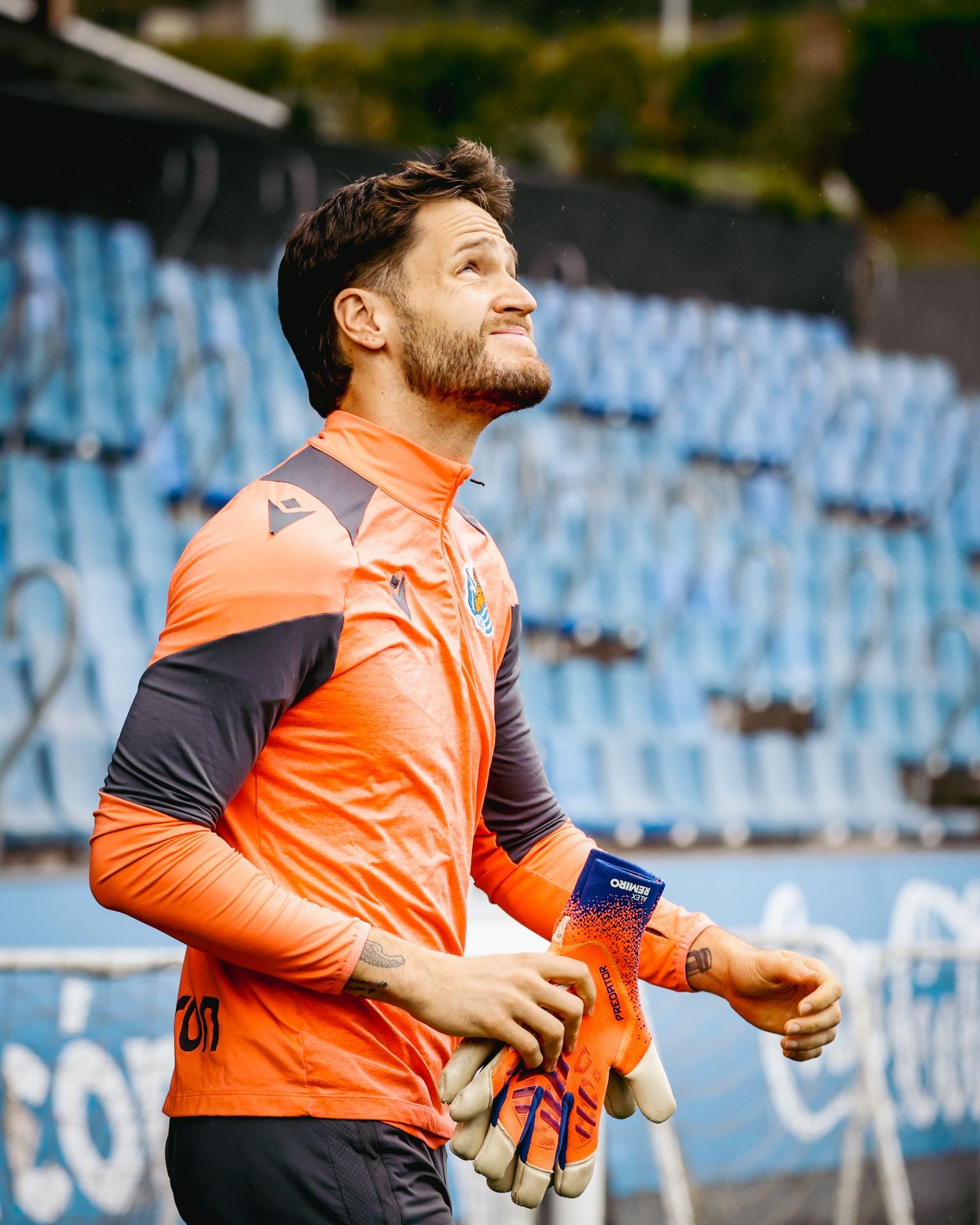 Reagrupamiento bajo el frío y la lluvia en Zubieta