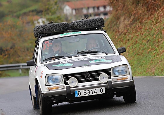 Iñaki Orbegozo on su Peugeot 504, de 1978.