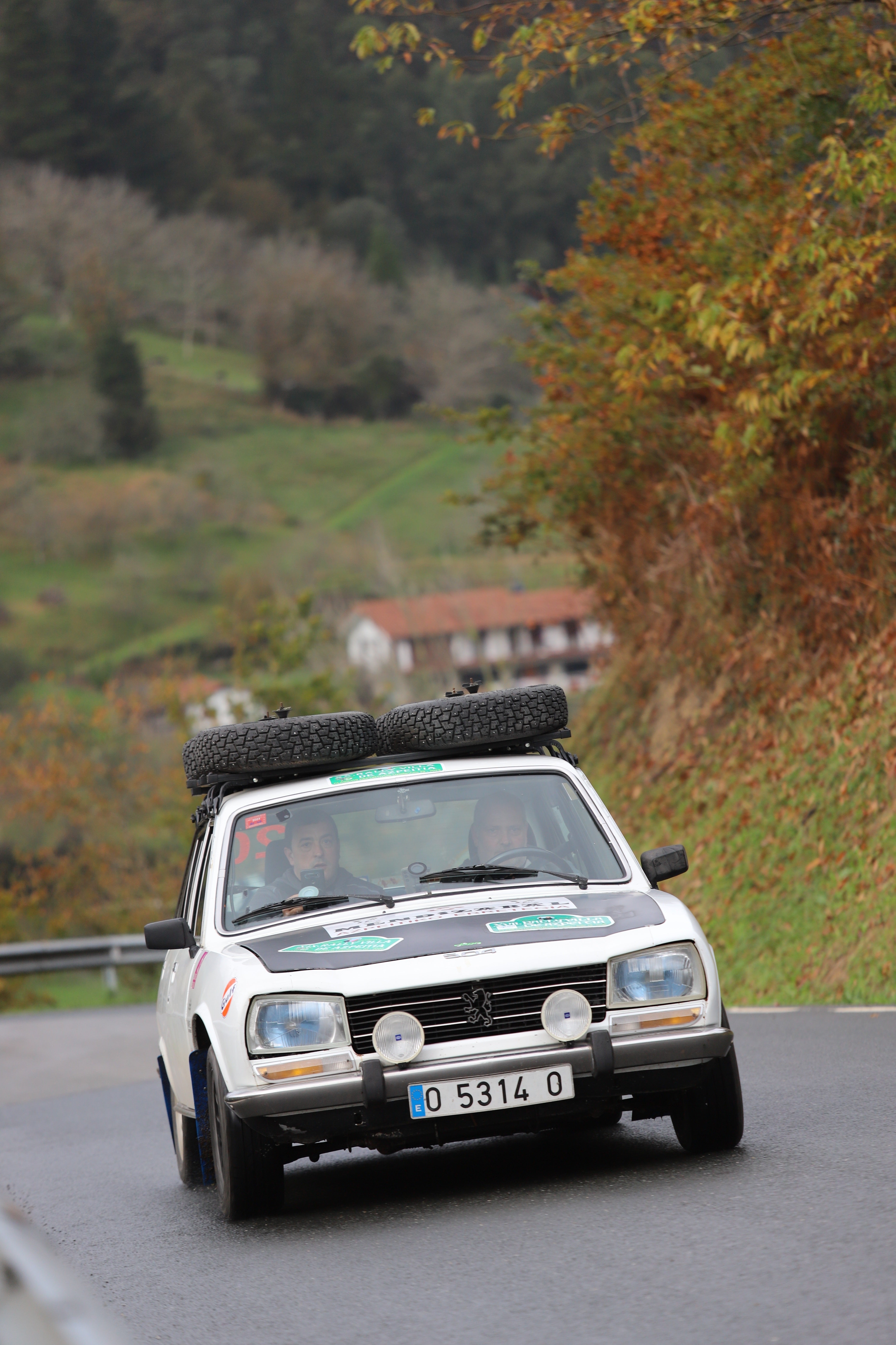 Iñaki Orbegozo on su Peugeot 504, de 1978.