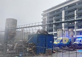 Lugar donde ha tenido lugar el suceso, con los ambulancias en la zona.