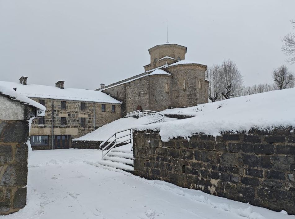 La nieve se suma a los chubascos por la masa de aire ártico en Gipuzkoa