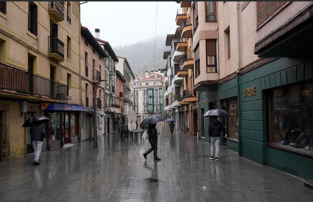 La nieve se suma a los chubascos por la masa de aire ártico en Gipuzkoa