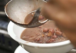 Los platos de la Cofradía de Alubias darán calor a las numerosas personas que se esperan.