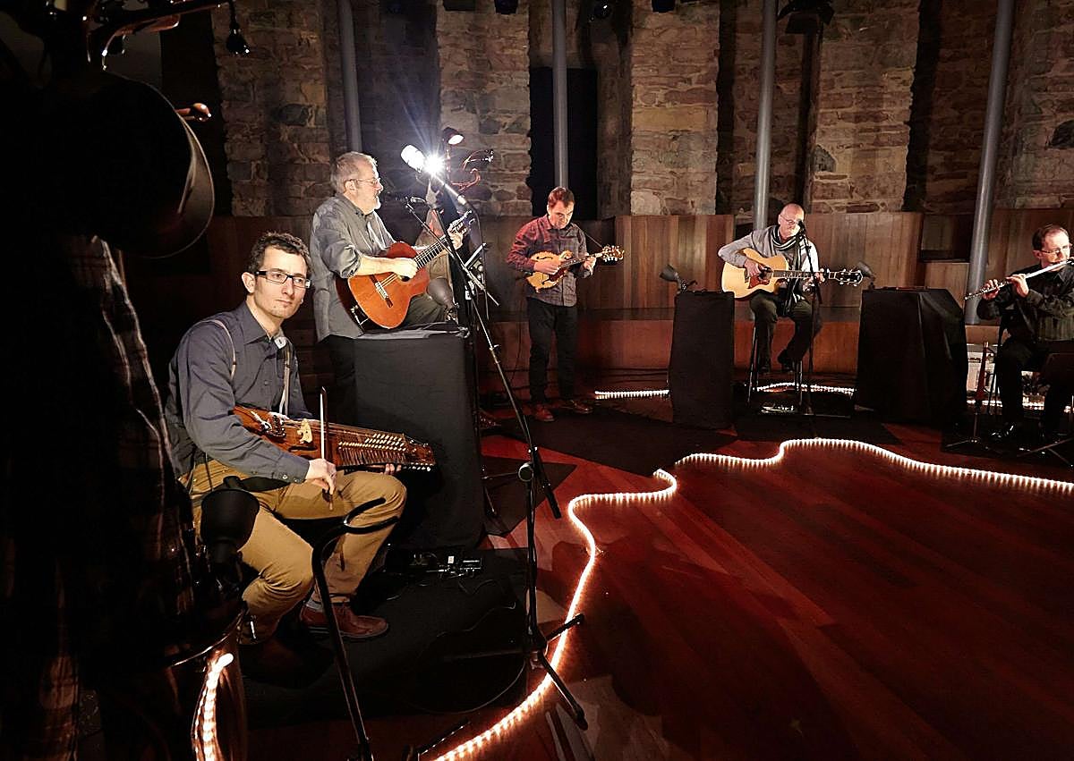 Imagen secundaria 1 - Hamar urte igarota ere, Oskorriren ondarea bizi-bizirik