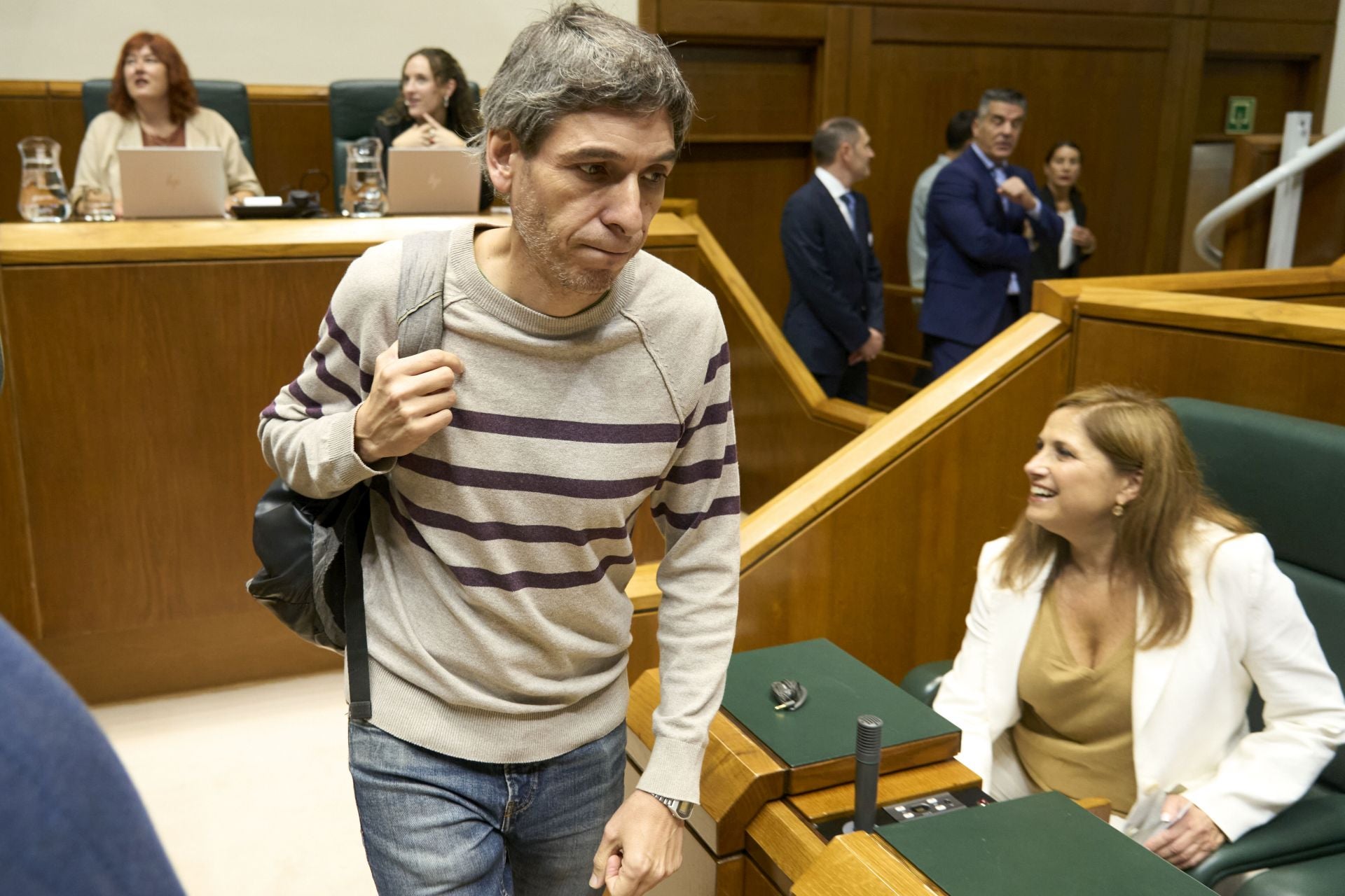 El parlamentario de Sumar, Jon Hernández, en la Cámara vasca.