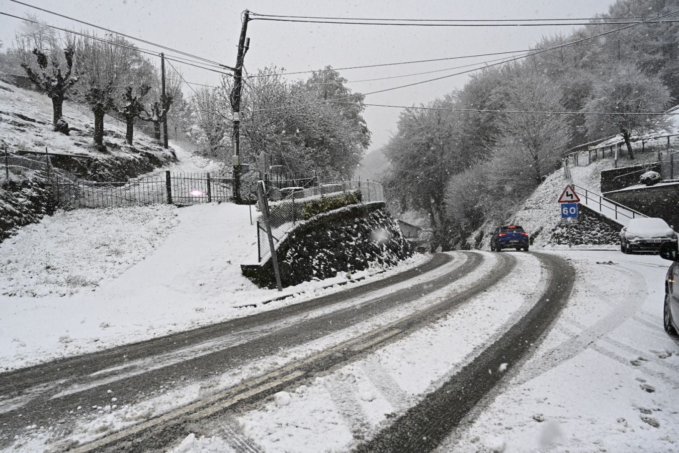 La carretera que une Bidania con Tolosa, cubierta de nieve. 