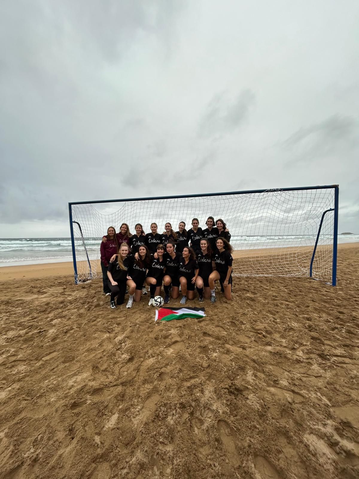 Los Playeros de Zarautz estrenan su primer álbum de cromos