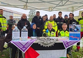 Representantes de trabajadores de CAF y de la asociación Salam Gaza, durante la rueda de prensa de este viernes en Beasain.