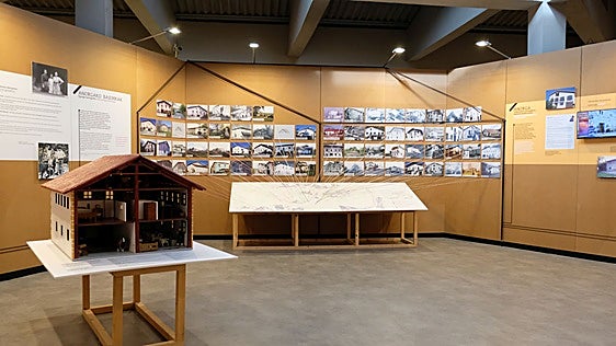 Una instalación coloca sobre un mapa la ubicación de los caseríos de Añorga.