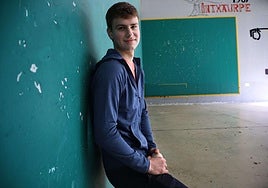 Arkaitz Gabirondo, que firma hasta 2028, es uno de los siete pelotaris renovados por Aspe.