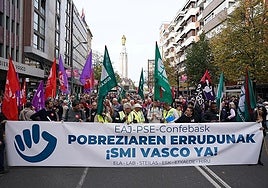 ELA y LAB presentan su demanda contra Confebask por el SMI vasco