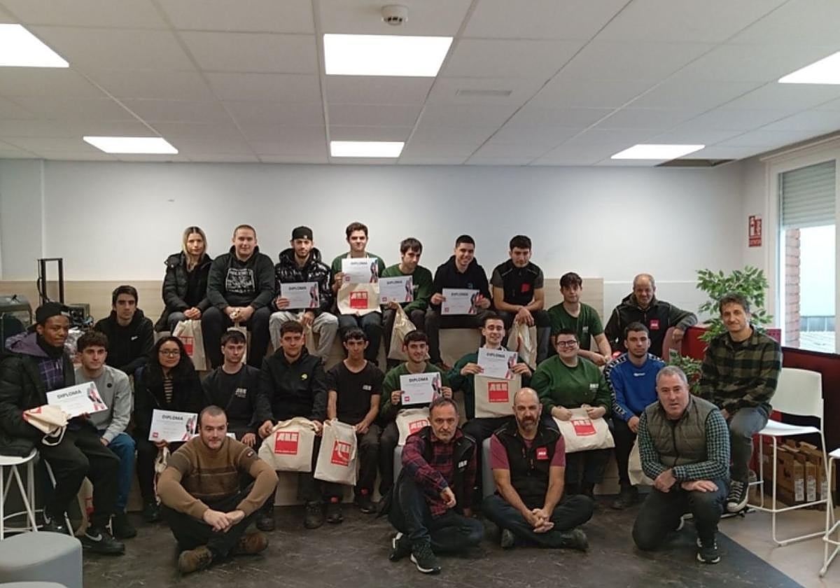 Estudiantes de Lanbide Eskola que han recibido el reconocimiento.