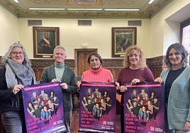 Isabel Flores, Jon Luqui, Arantxa González, Nerea López de Heredia y Edurne González, en el acto de este viernes.