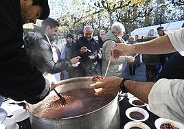 La Plaza del Triángulo y el centro de Tolosa han sido el epicentro de la celebración de la cosecha de alubia.