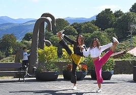 Mari Zaunka taldeko dantzariak 'Lehio zikin, zeru garbi' ikuskizuna eskaini zuten iaz.