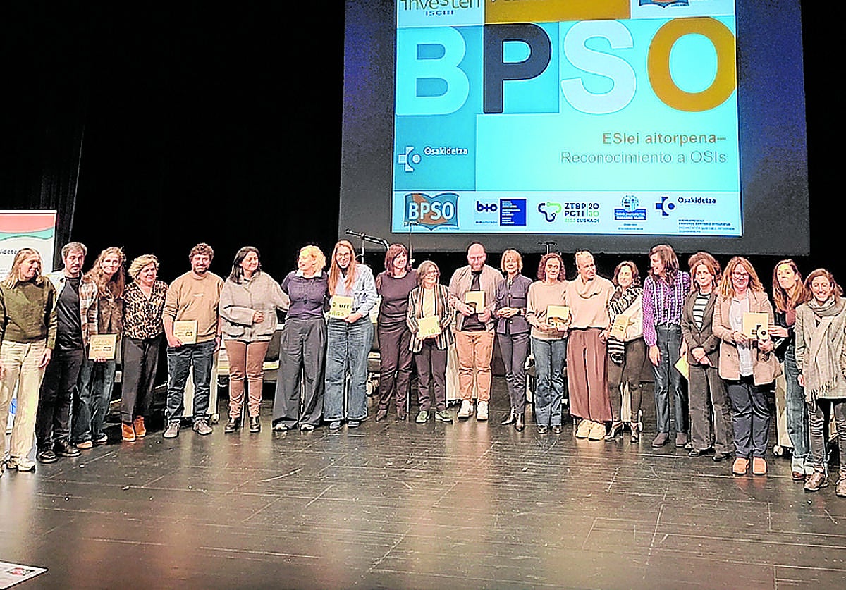 Responsables sanitarios comarcas se juntaron en Eibar para conmemorar el aniverario de la OSI Debabarrena.