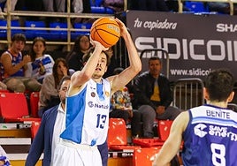 Tyler McGhie, autor de 31 puntos y una serie de 9 de 16 tiros de tres.