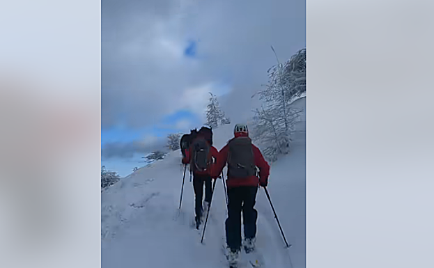 Efectivos de la Ertzaintza, esta mañana durante las labores de búsqueda.