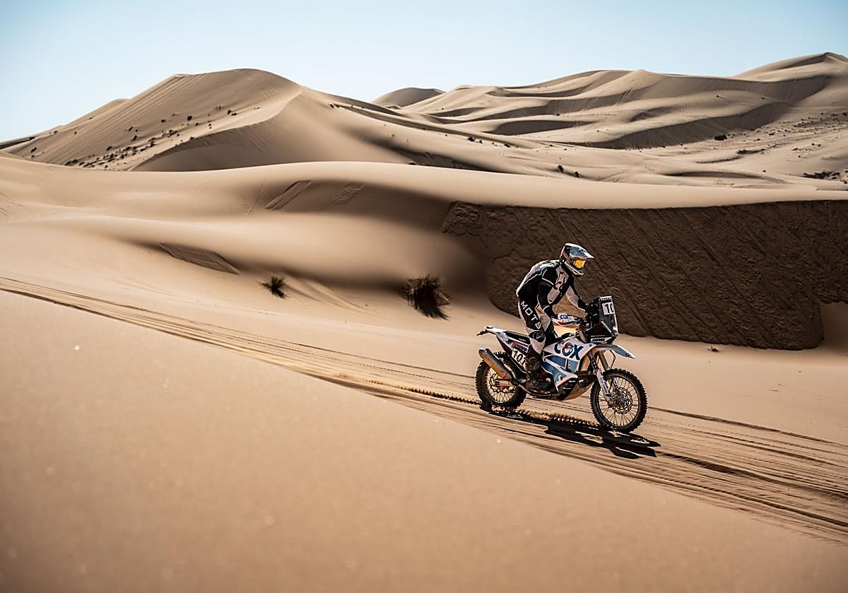 Imagen principal - «El Dakar es otra cosa, no vale con ir rápido»