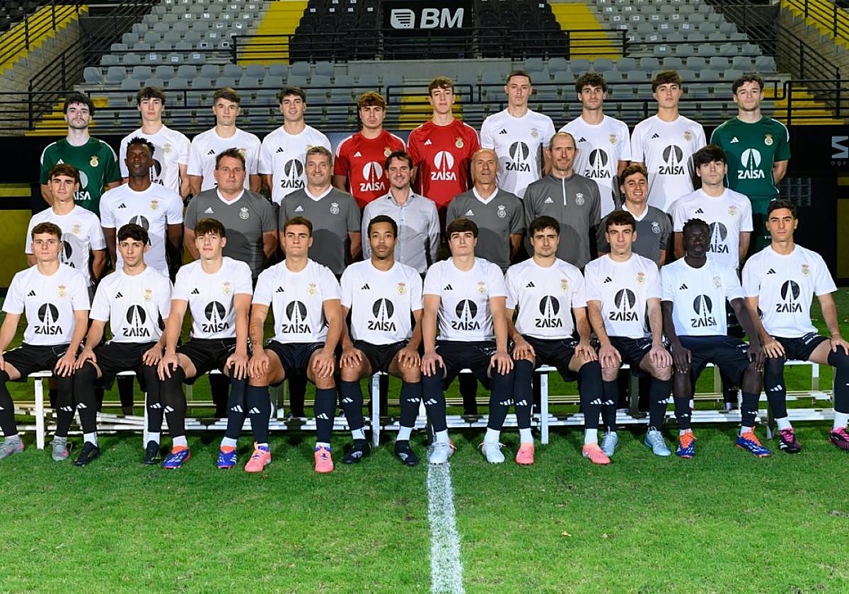 Foto de familiadel segundo equipo en el Stadium Gal