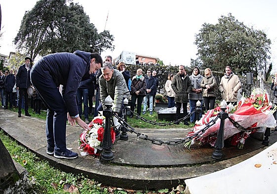 El lehendakari, Imanol Pradales, y el presidente del PNV, Aitor Esteban, este domingo en Sukarrieta.