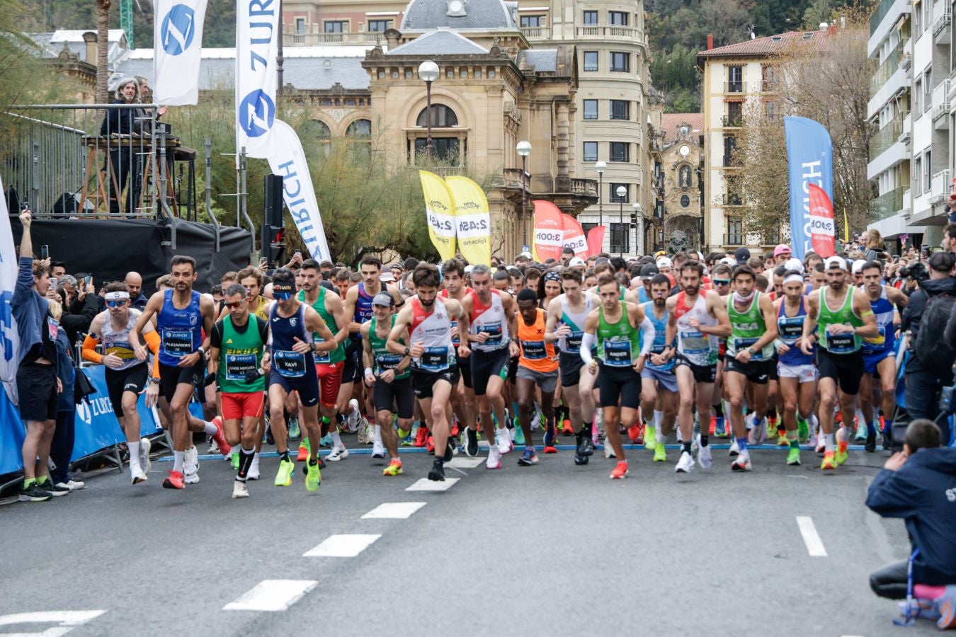 Los 42 kilómetros de la Zurich Maratón, en imágenes