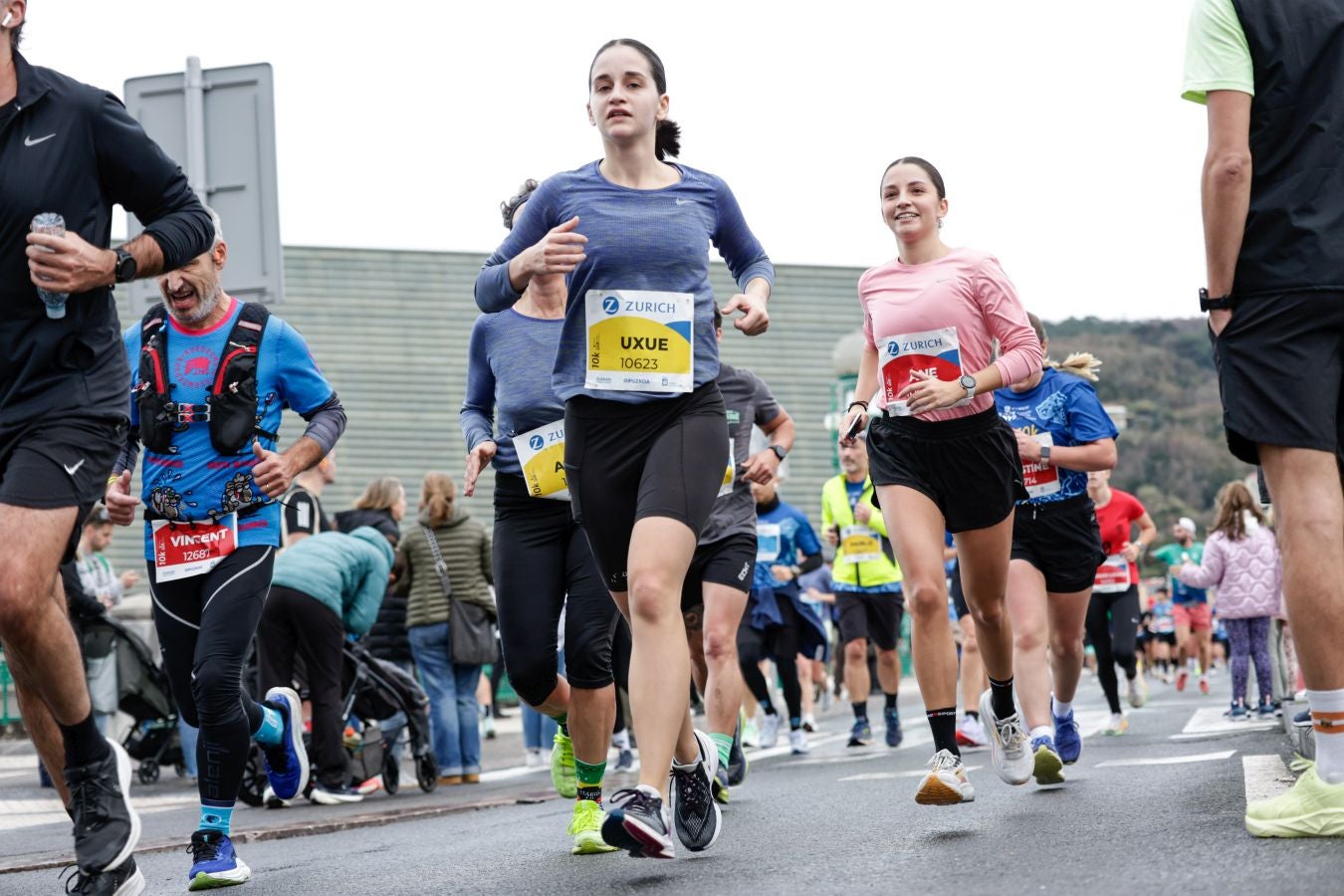 Los 42 kilómetros de la Zurich Maratón, en imágenes