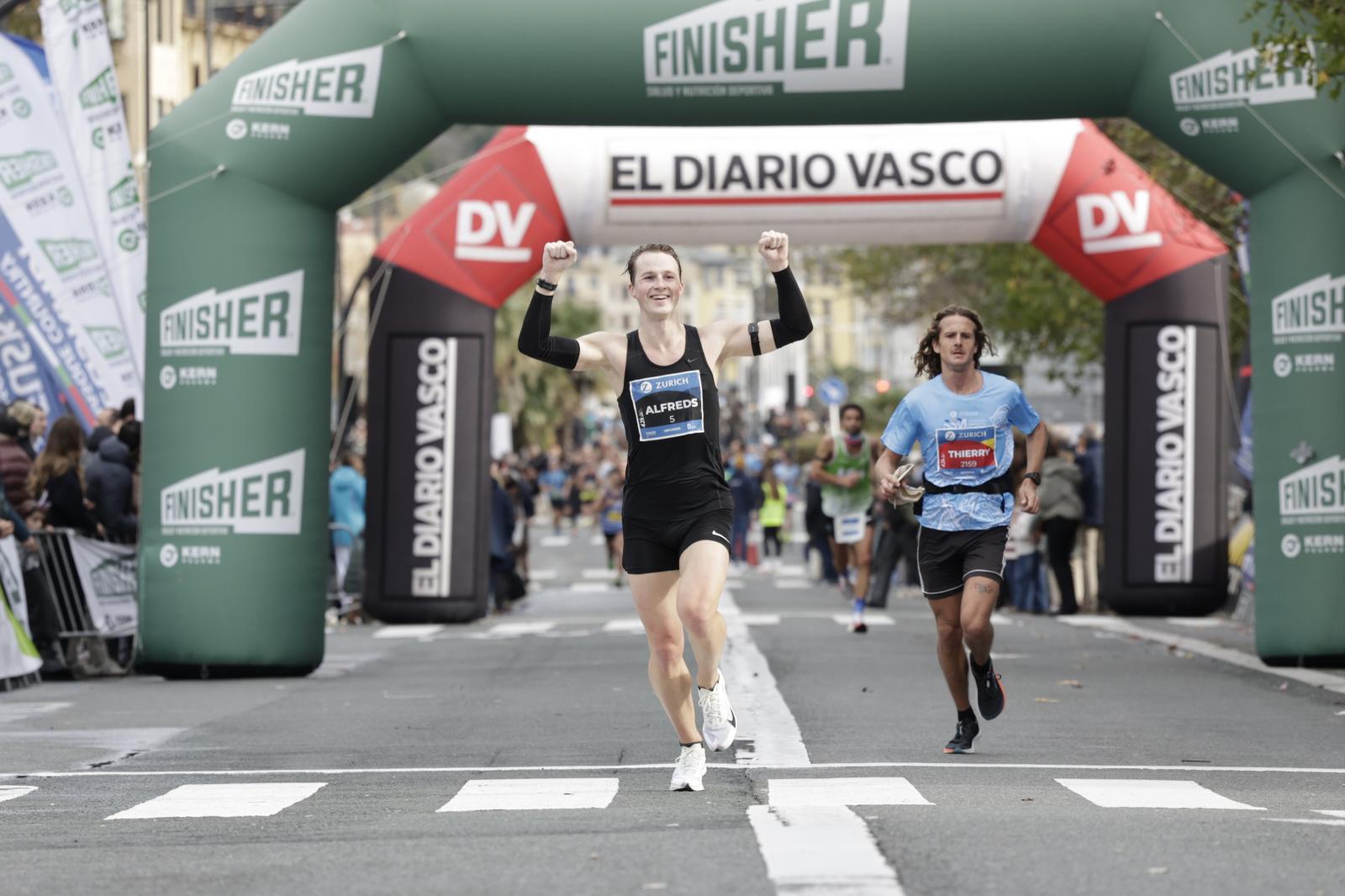 Los 42 kilómetros de la Zurich Maratón, en imágenes